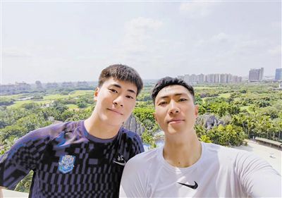 影展不仅是名导、明星、名人、知名学者的论坛，更是青年电影多样本的汇聚地，是为青年电影人提供最强劲张力的坚实后盾，通过大量青年影人的参展、评论、发掘新锐导演，为电影界不断注入新鲜血液